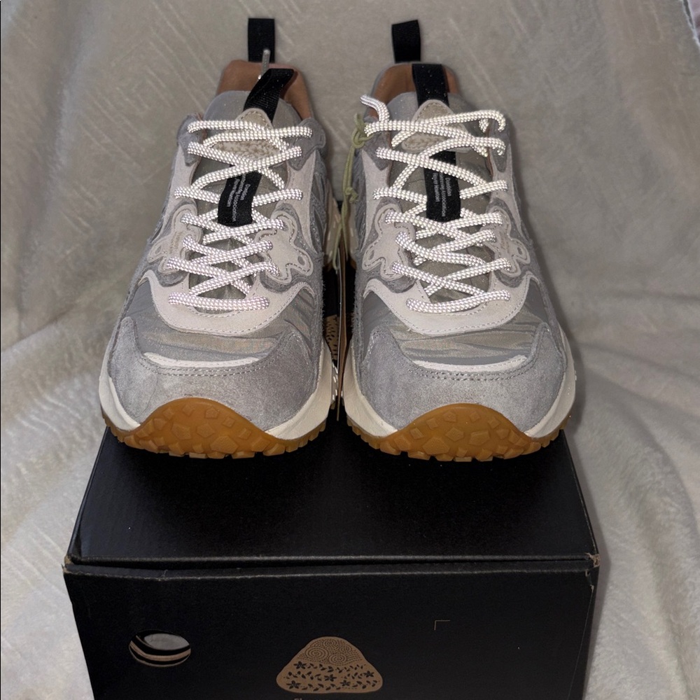 NWT Flower Mountain SOLIN UNI
Suede and technical fabric sneakers - Light grey - Picture 8 of 15